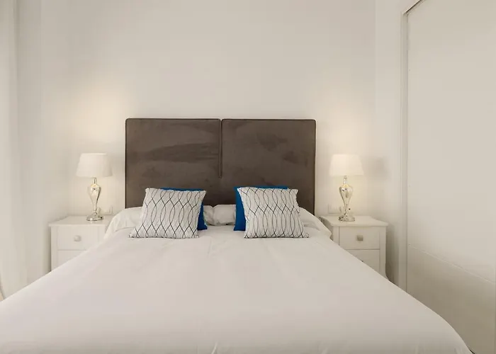 2306 - Brand New Apt, Walking Distance To Beach!